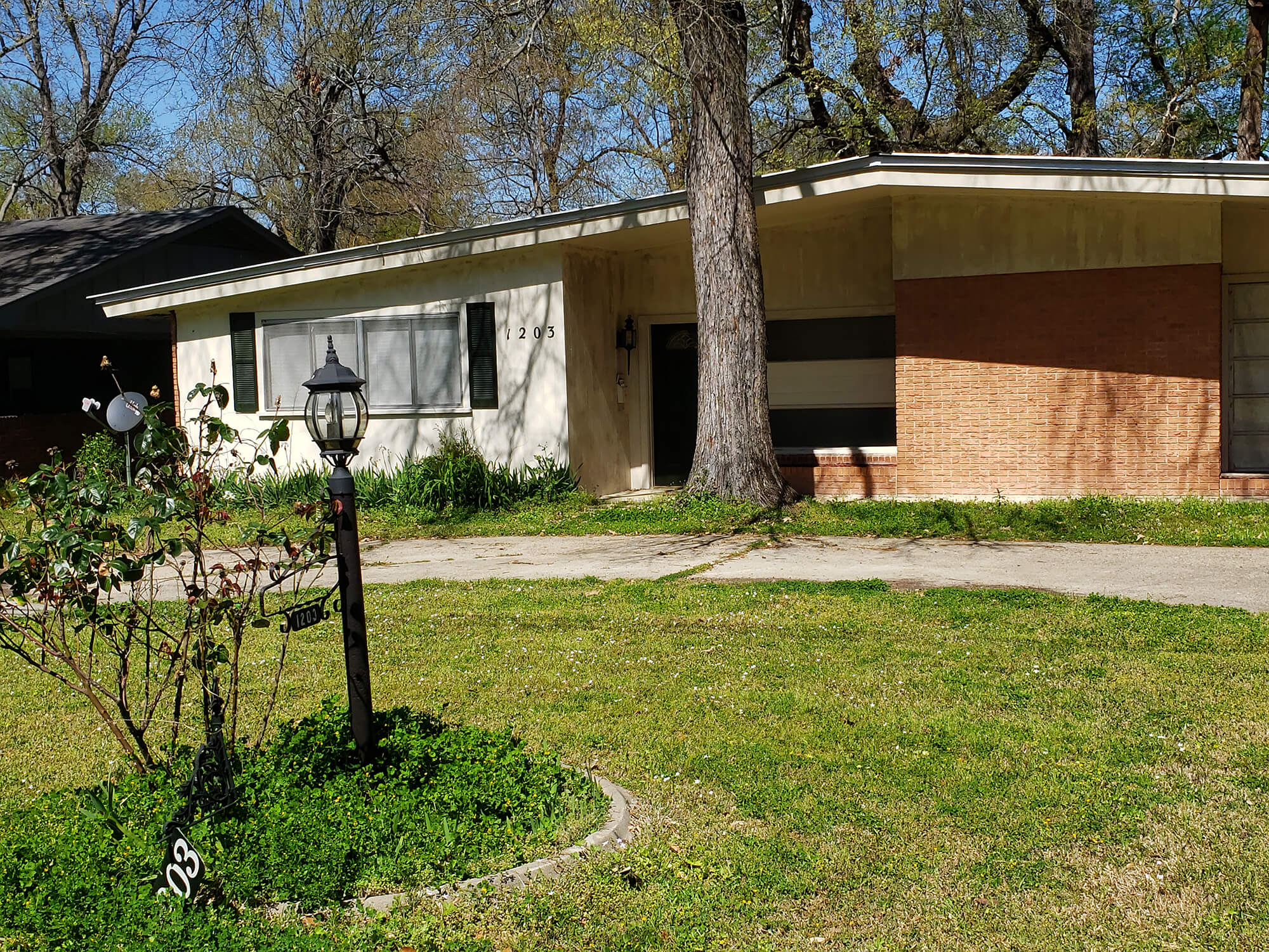 , 1203 Roselawn Monroe, LA 71203